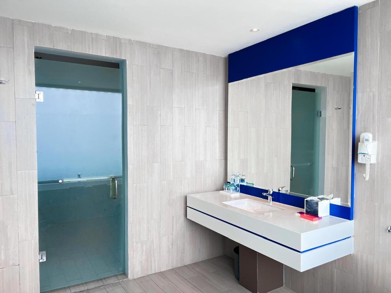 Ibis Styles Batam Nagoya Hotell Eksteriør bilde